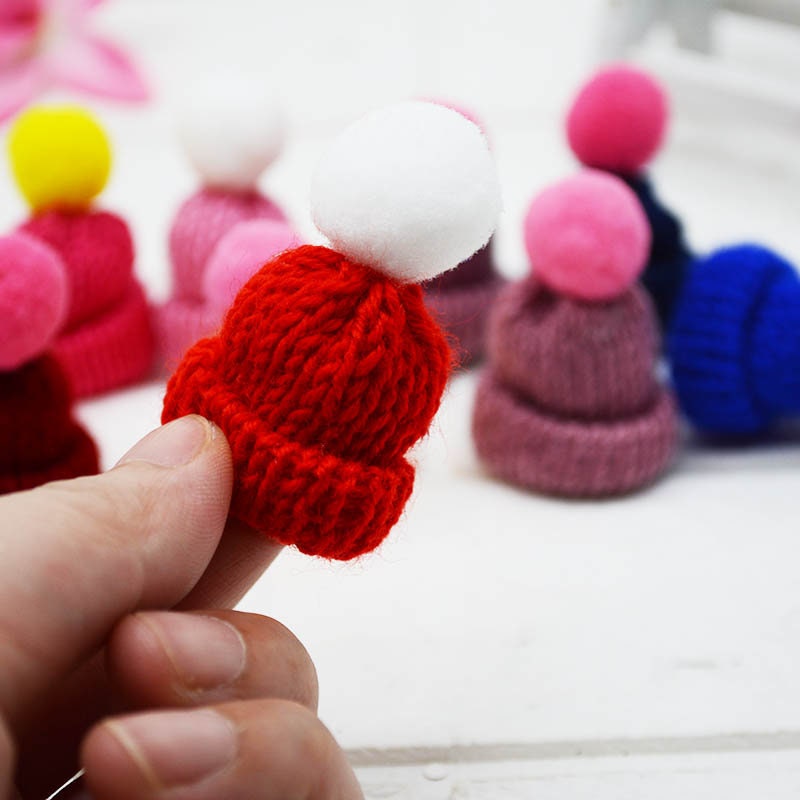 Miniature Woolen Yarn Hats, DIY Craft Supplies, Dollhouse Decor, Tiny Doll Hat Set